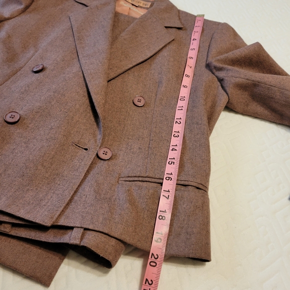 Henry Greyhel women's  mauve wool two-piece pants suit set size 8 petite - Picture 9 of 15